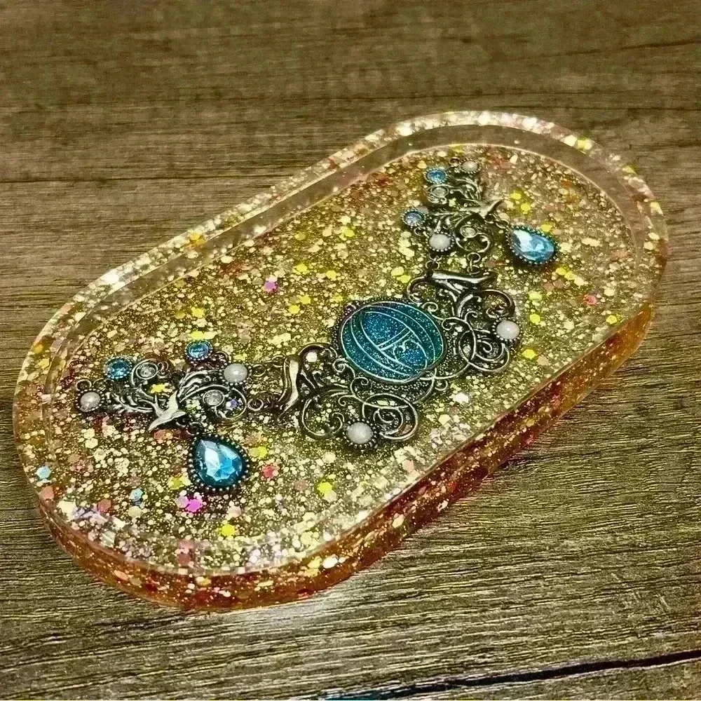 Vintage Cinderella Carriage Pendant Cluster Hand Crafted Resin Trinket Tray